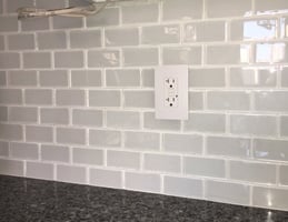 How to Avoid Visible Trowel Ridges Through Translucent Glass Tile
