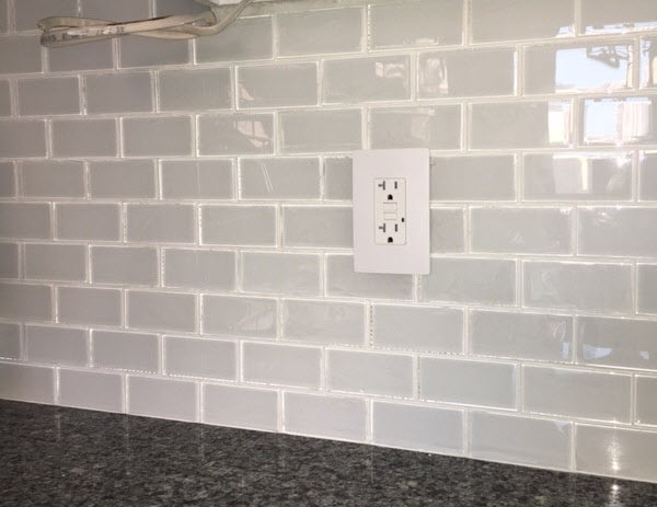 How to Avoid Visible Trowel Ridges Through Translucent Glass Tile